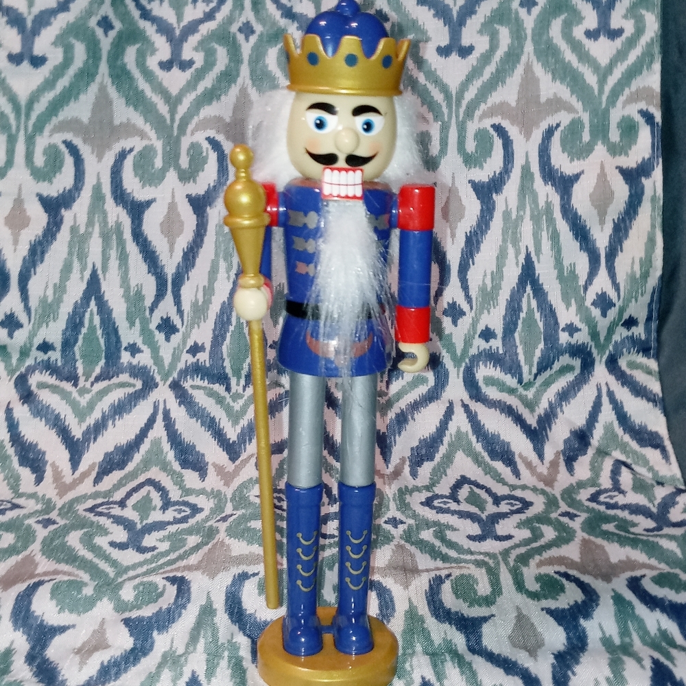 Multicolored nutcracker set - Picture 7 of 7